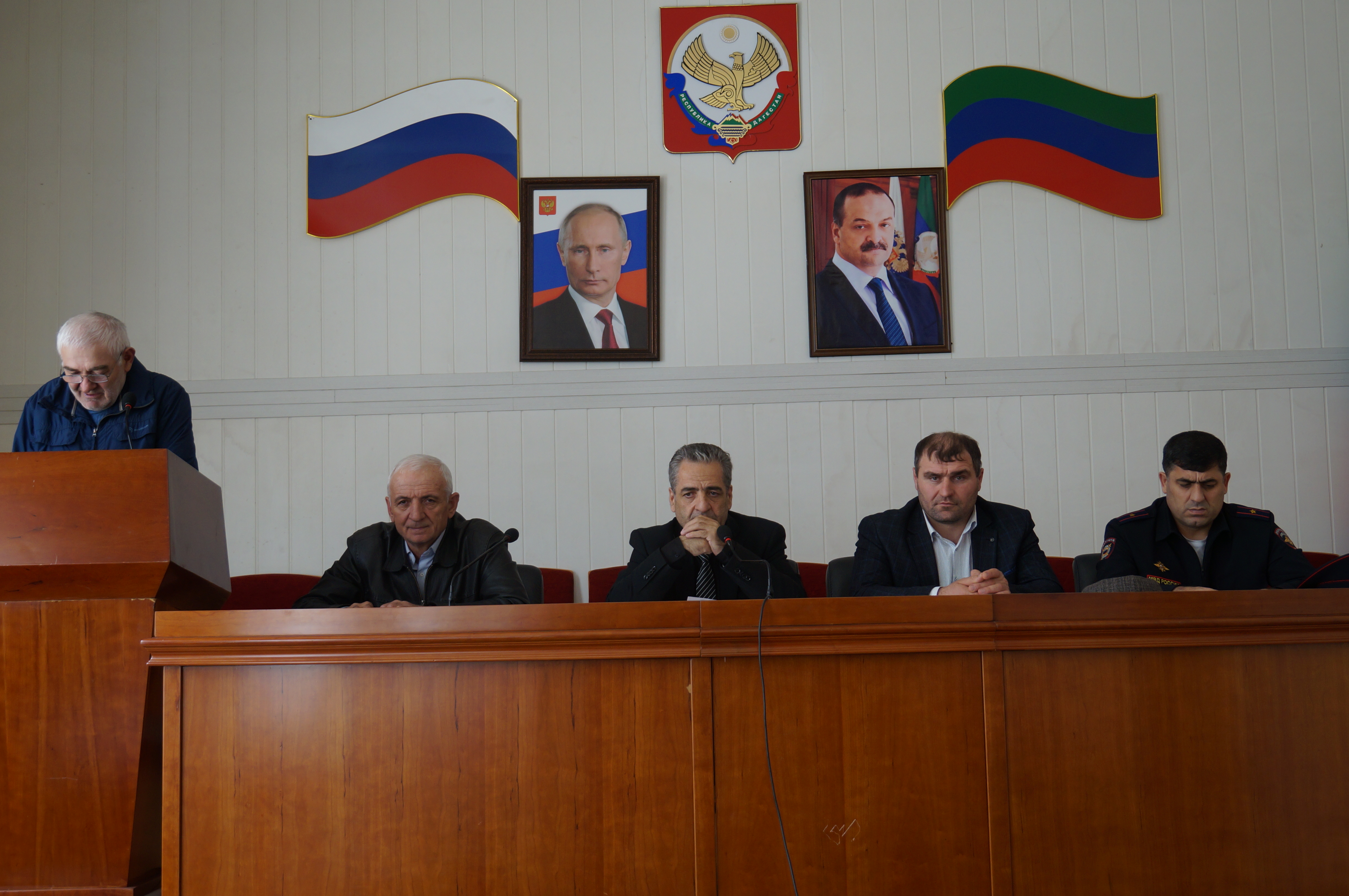 Очередная сессия райсобрания прошла в администрации Тляратинского района